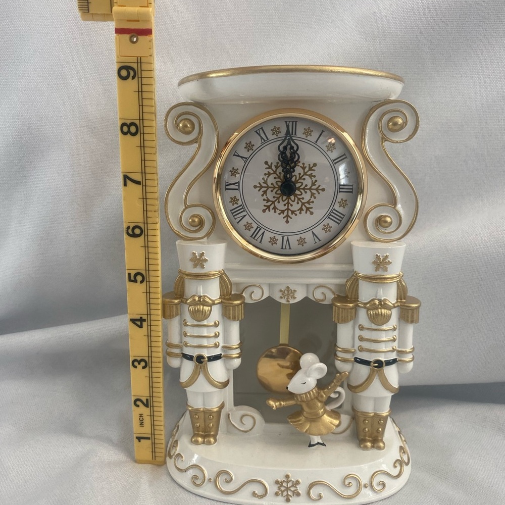 Bath & Body Works 3- Wick Candle Holder and Clock - Picture 2 of 4